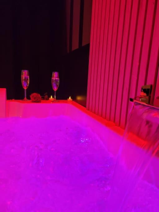 Nuit D'Evasion Love Room Avec Baignoire Balneotherapie Toulon Bagian luar foto