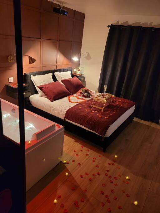 Nuit D'Evasion Love Room Avec Baignoire Balneotherapie Toulon Bagian luar foto