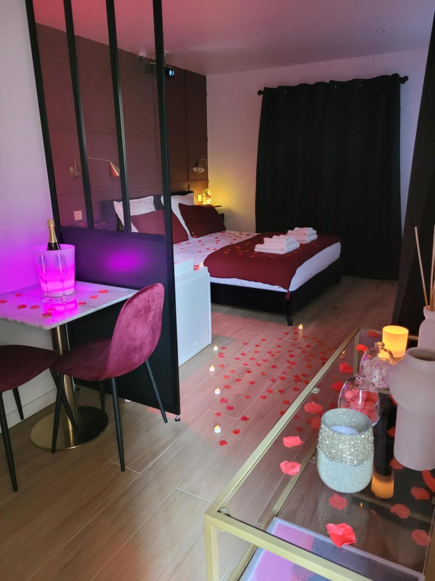 Nuit D'Evasion Love Room Avec Baignoire Balneotherapie Toulon Bagian luar foto