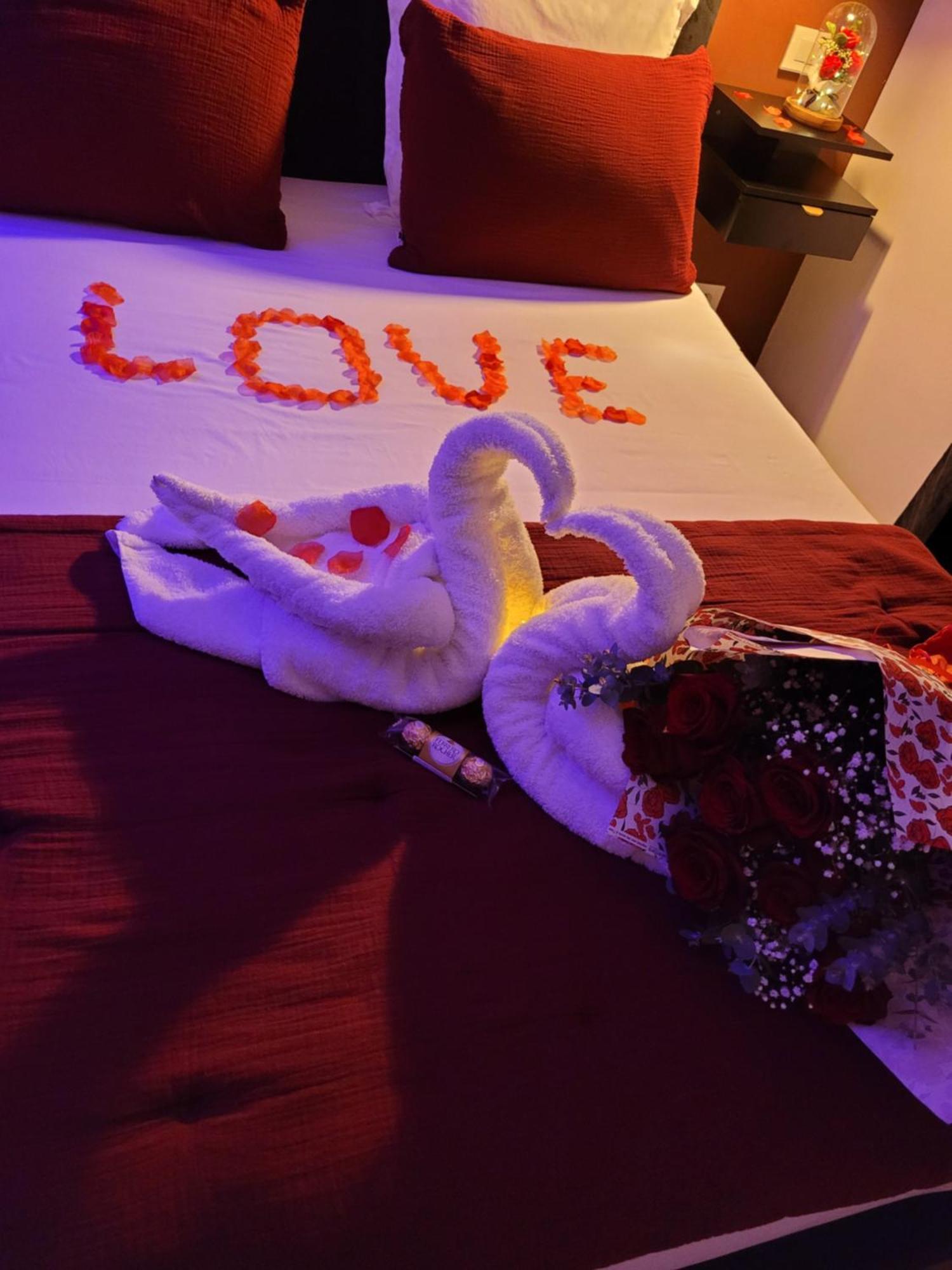 Nuit D'Evasion Love Room Avec Baignoire Balneotherapie Toulon Bagian luar foto