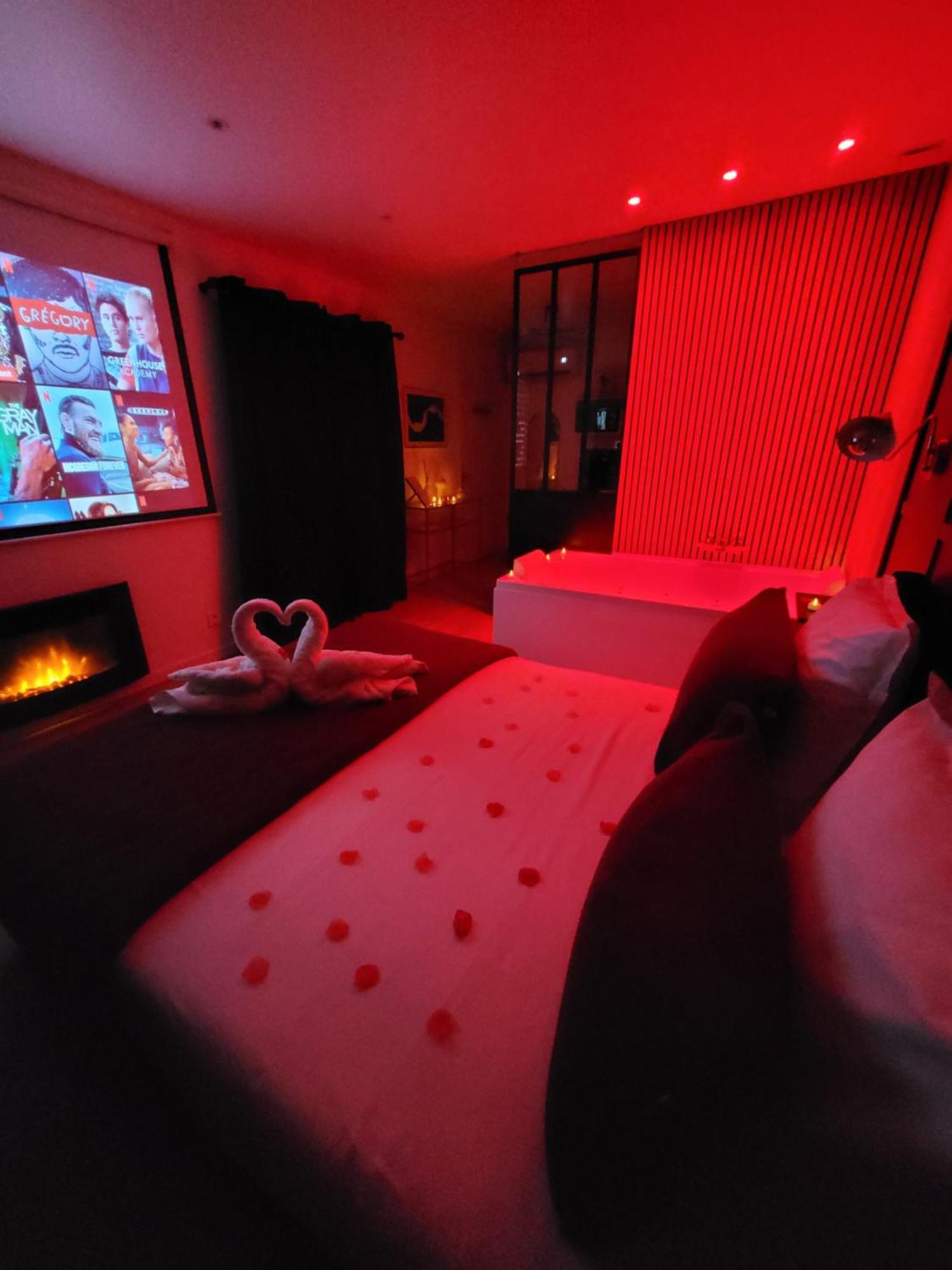 Nuit D'Evasion Love Room Avec Baignoire Balneotherapie Toulon Bagian luar foto
