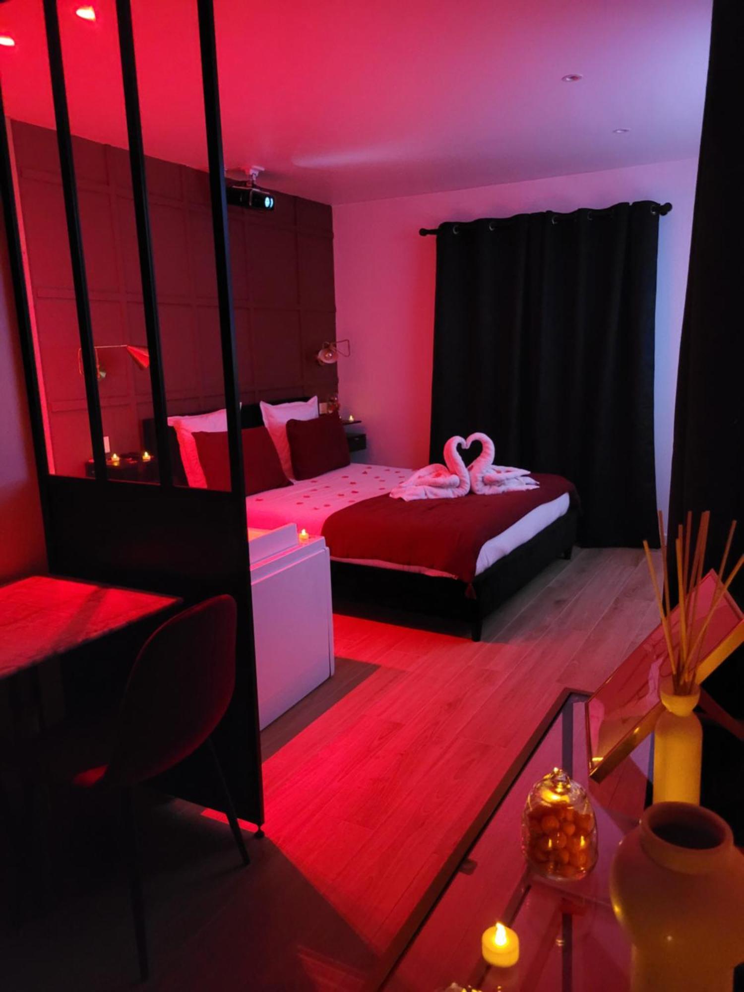 Nuit D'Evasion Love Room Avec Baignoire Balneotherapie Toulon Bagian luar foto