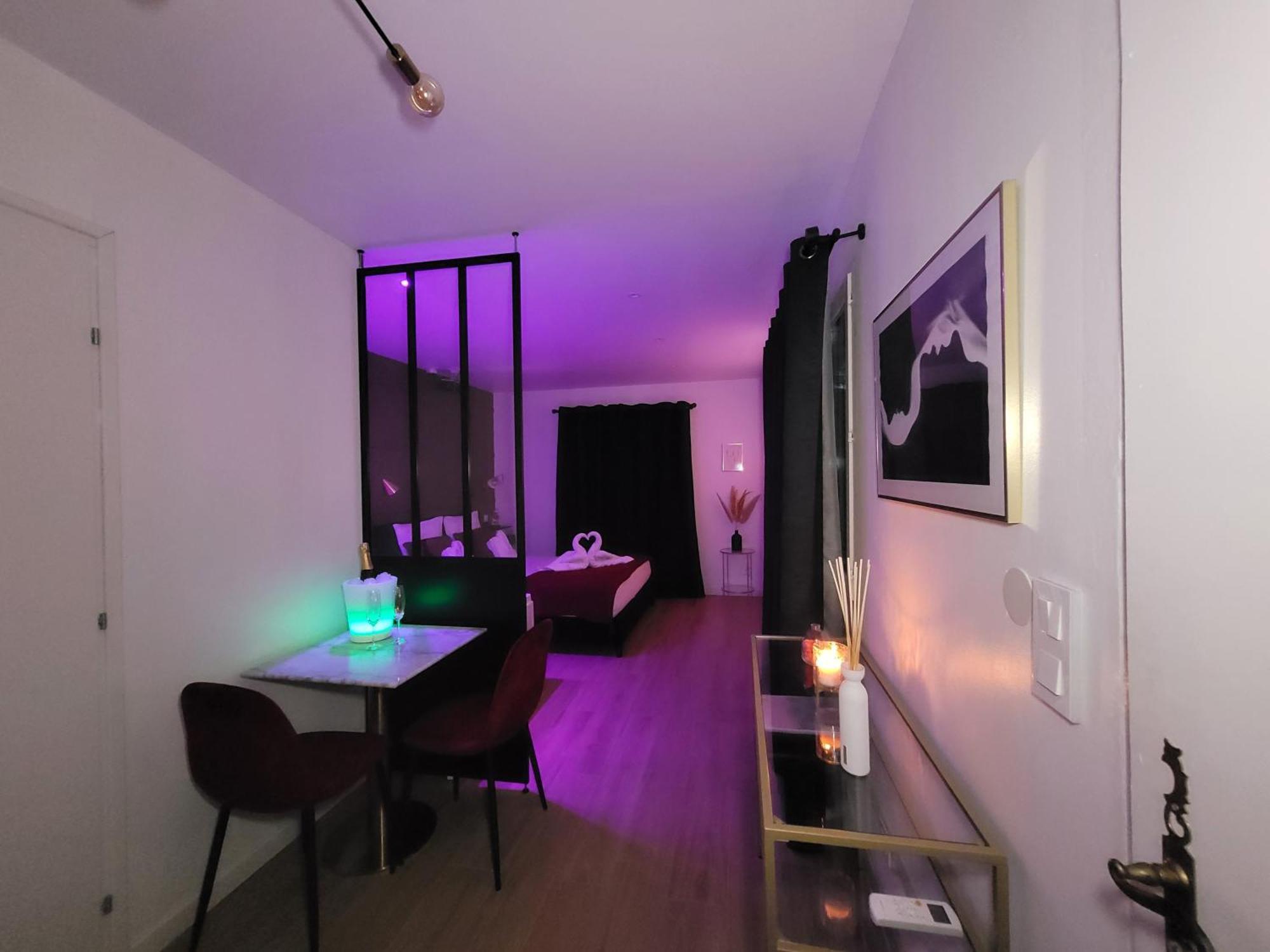 Nuit D'Evasion Love Room Avec Baignoire Balneotherapie Toulon Bagian luar foto