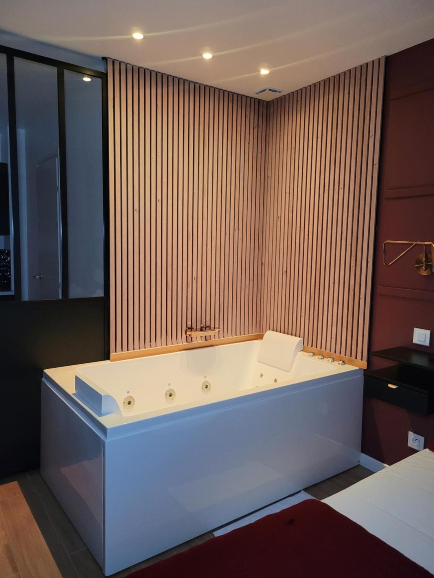 Nuit D'Evasion Love Room Avec Baignoire Balneotherapie Toulon Bagian luar foto